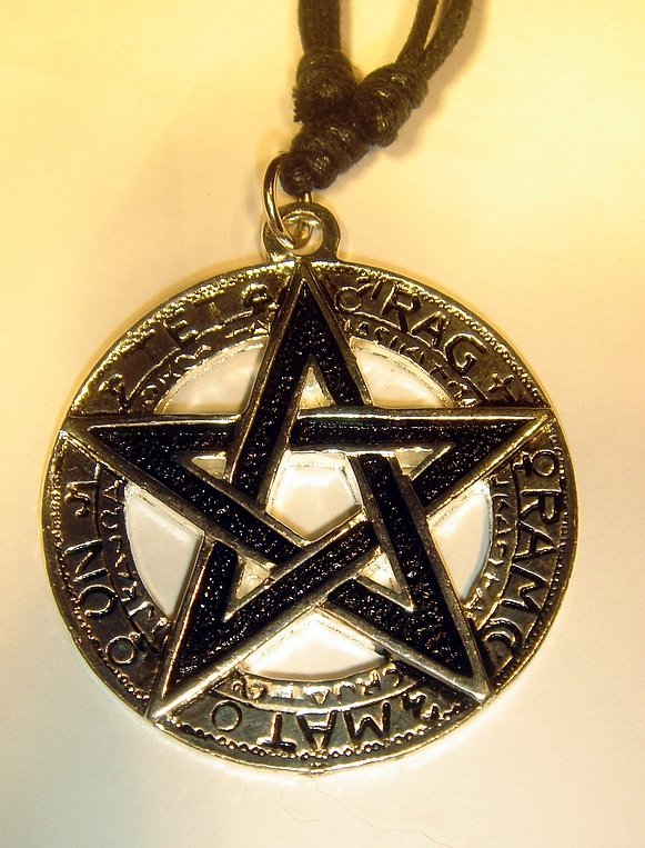 PENTAGRAM NYTT HALSBAND (uppåtriktad spets) Svart blank !!!