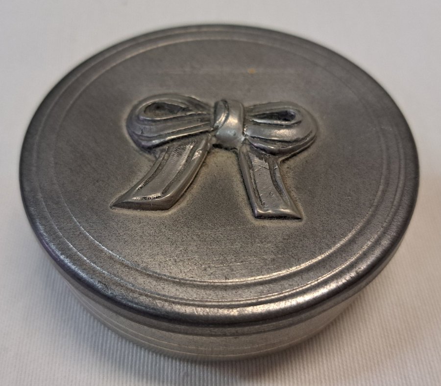Vintage Pewter jewelry box Smyckeskrin i tenn 95 % pure Tin
