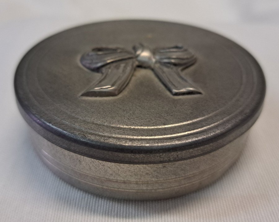 Vintage Pewter jewelry box Smyckeskrin i tenn 95 % pure Tin