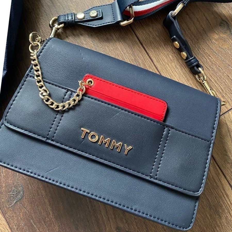 Tommy hilfiger väska