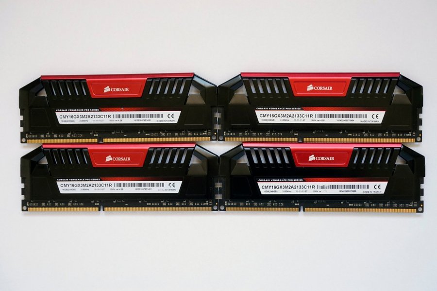 32GB (4x8GB) DDR3-2133 MHz Corsair Vengeance Pro CMY16GX3M2A2133C11R 2133MHz