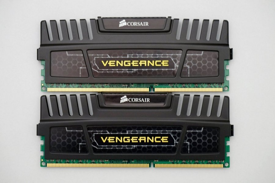 8GB (2x4GB) DDR3-1600 MHz Corsair Vengeance 1600MHz