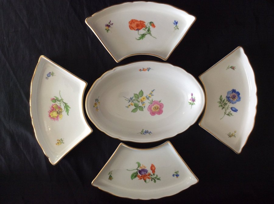 Meissen porcelain serving plates ( 4 + 1 )