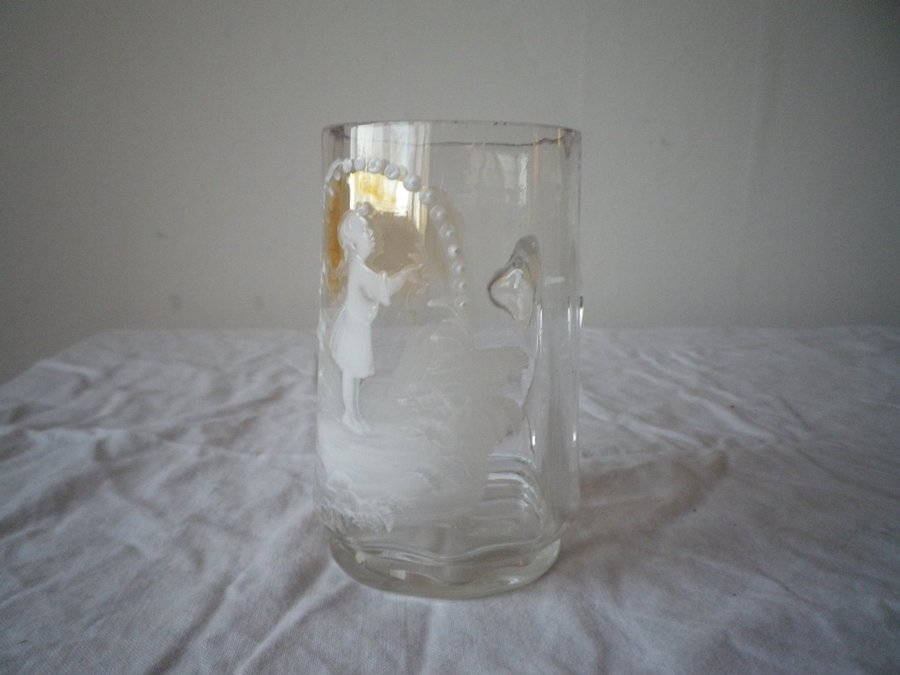 Glasbägare * Flicka * Antik * Glasmugg * 1800-tal * Målning * Glas * Handblåst