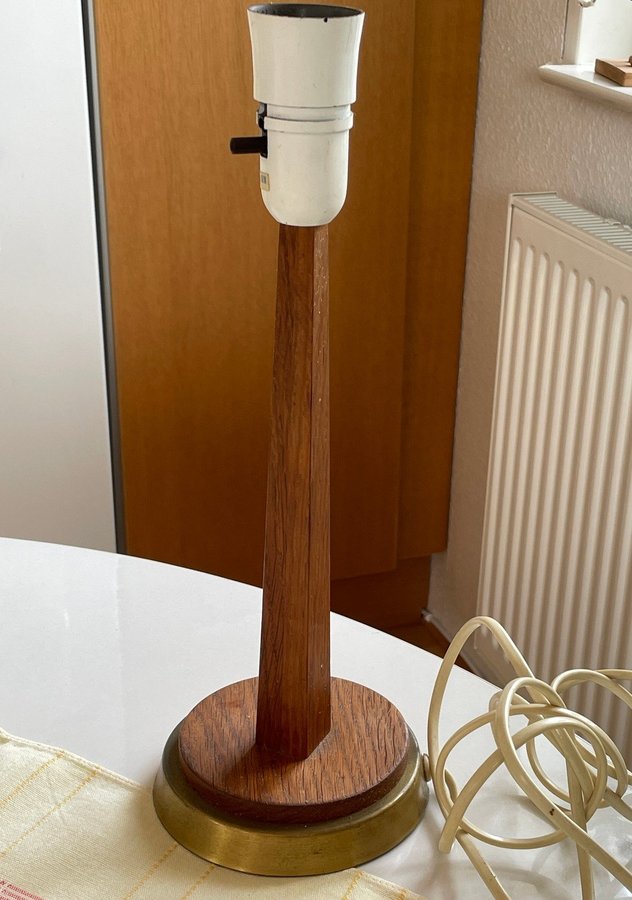 Retro bordslampa Upsala Armaturfabrik  Teak och Mässing 345 cm