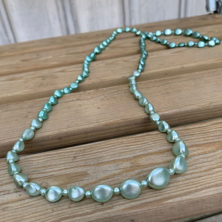 Vintage Långt Grönt halsband / pärlhalsband gröna pärlor