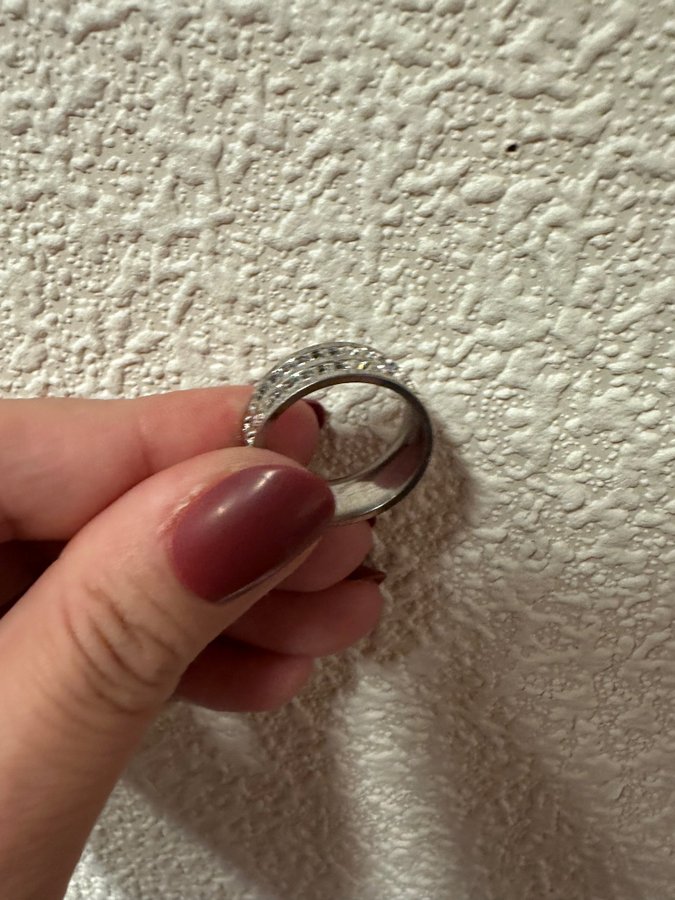 Ny ring i Stainless steel Stål förlovnings / vigsel ring str 17mm