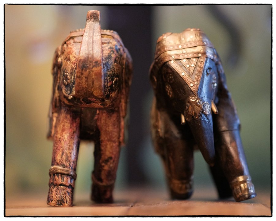 Vintage 2st helt fantastiska handsnidade skulpturer elefanter Asien 1900-tal