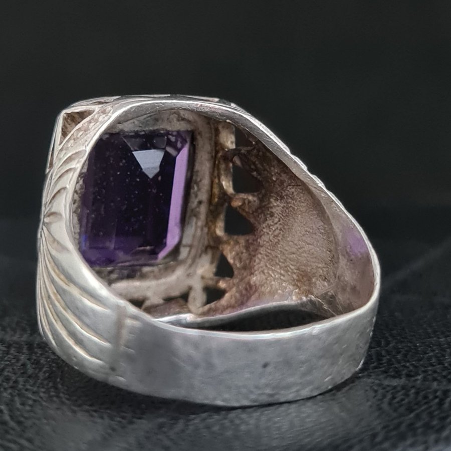 HANDGJORD KLACKRINGSTERLING SILVER AMETIST STEN