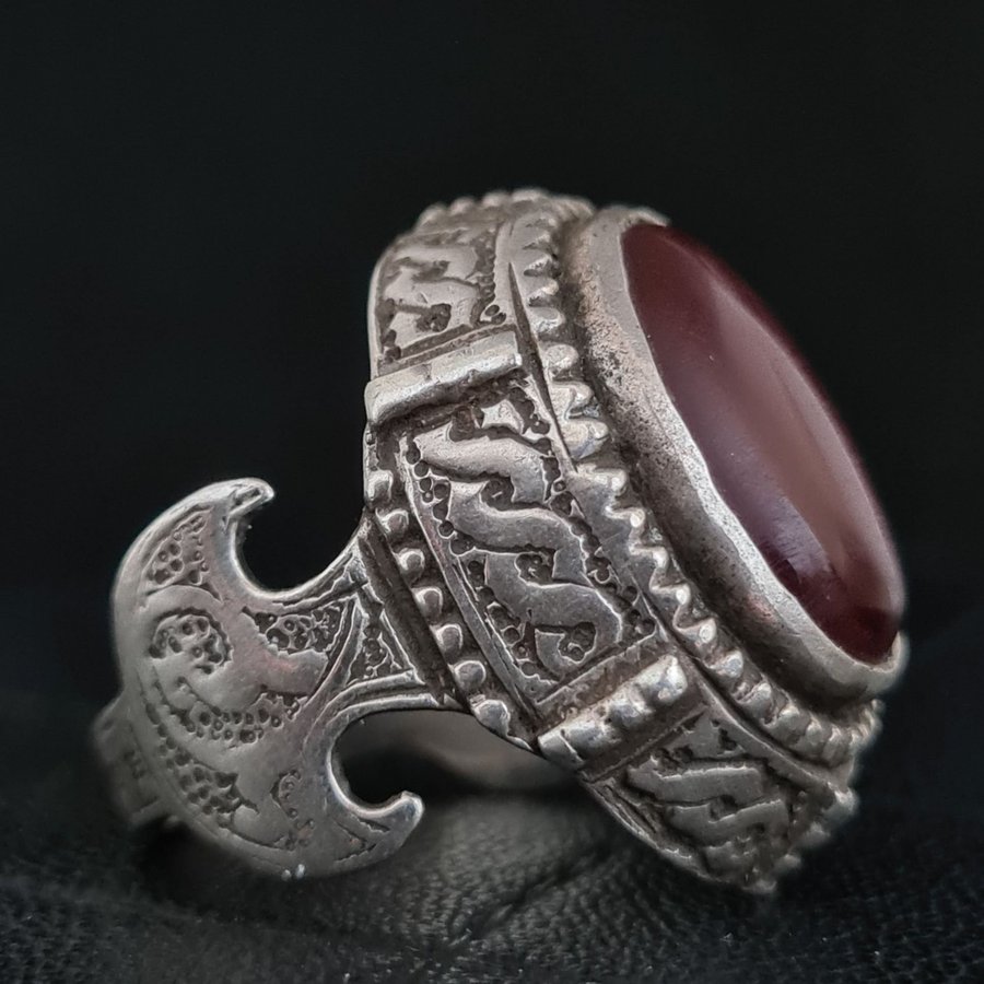 ANTIK HANDGJORD RING I ÄKTA SILVER MED NATURELL AGAT STEN ART DECO