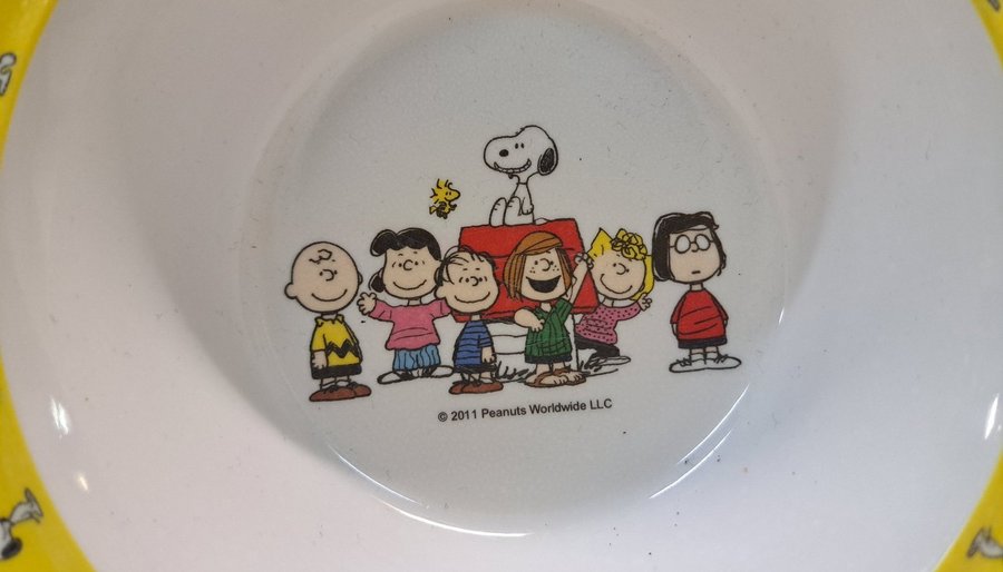 ZARA HOME 2011 Peanuts Worldwide SNOOPY Måltidskopp i plast för barn