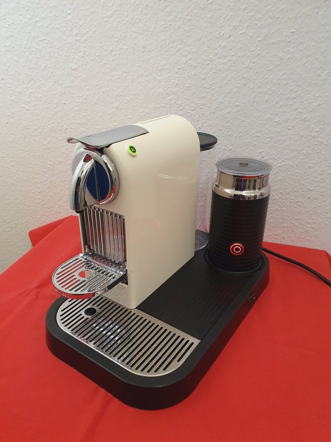 Nespresso Kaffemaskin Type D120 Kapselmaskin med mjölkskumningsfunktion