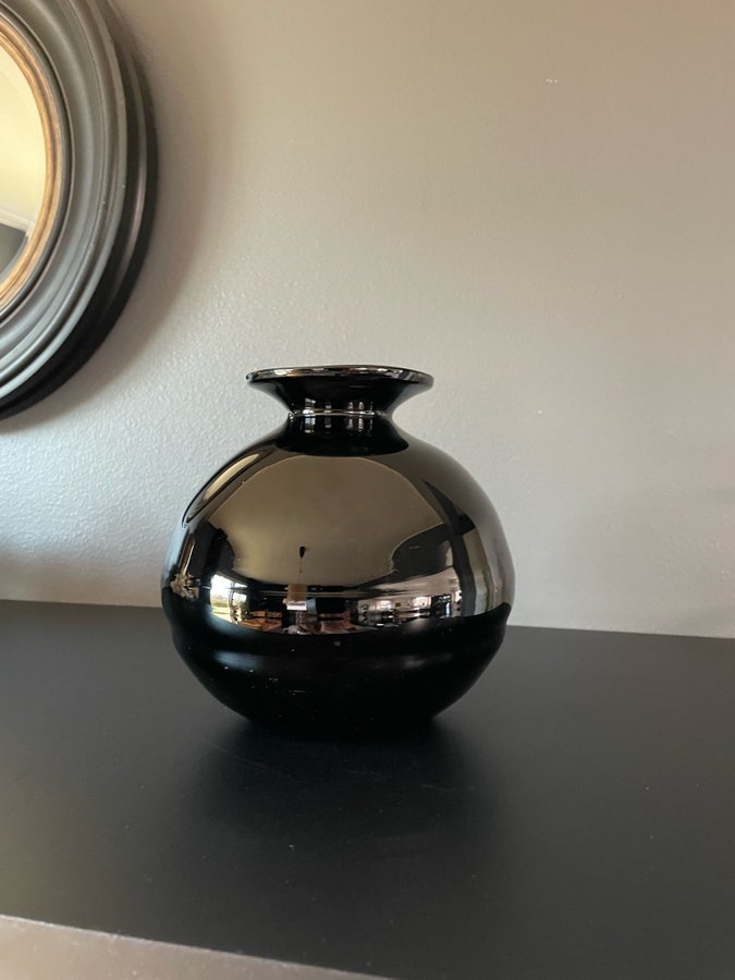 Art Deco svart vas i glas / Klotvas / ”Flowerball”