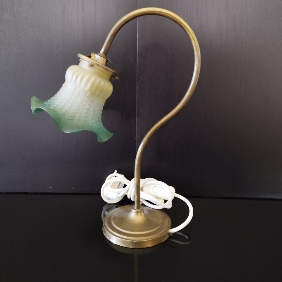 Bordslampa art deco-stil 1900-tal retro-vintgestil i glas och mässing