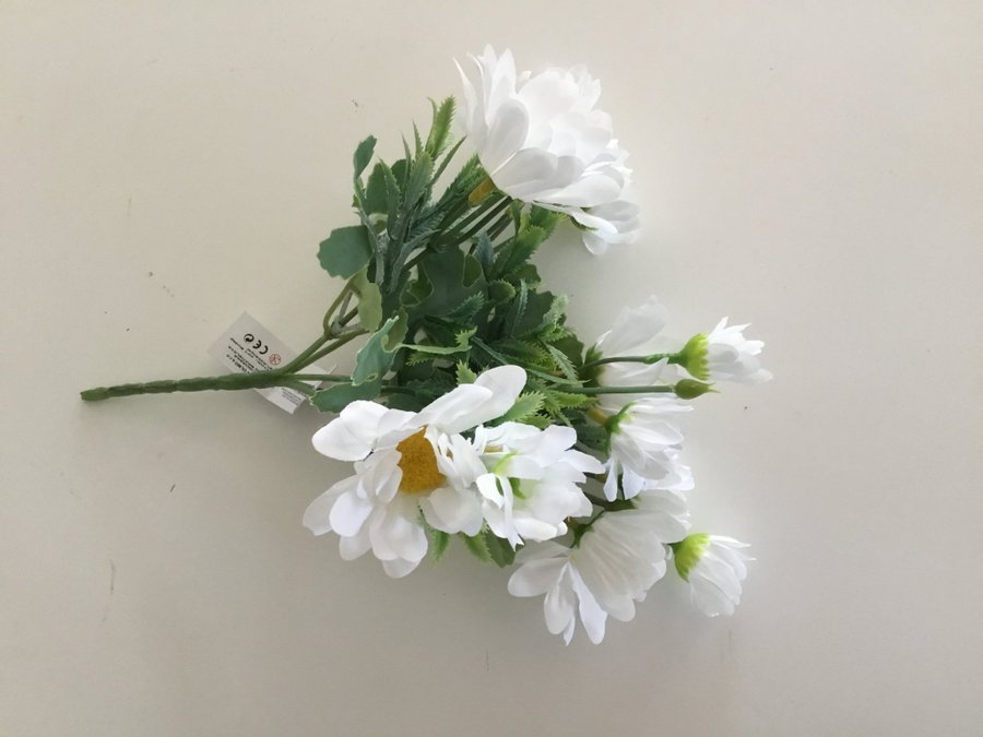 1 bukett med Vita Blommor/Konstgjorda växter