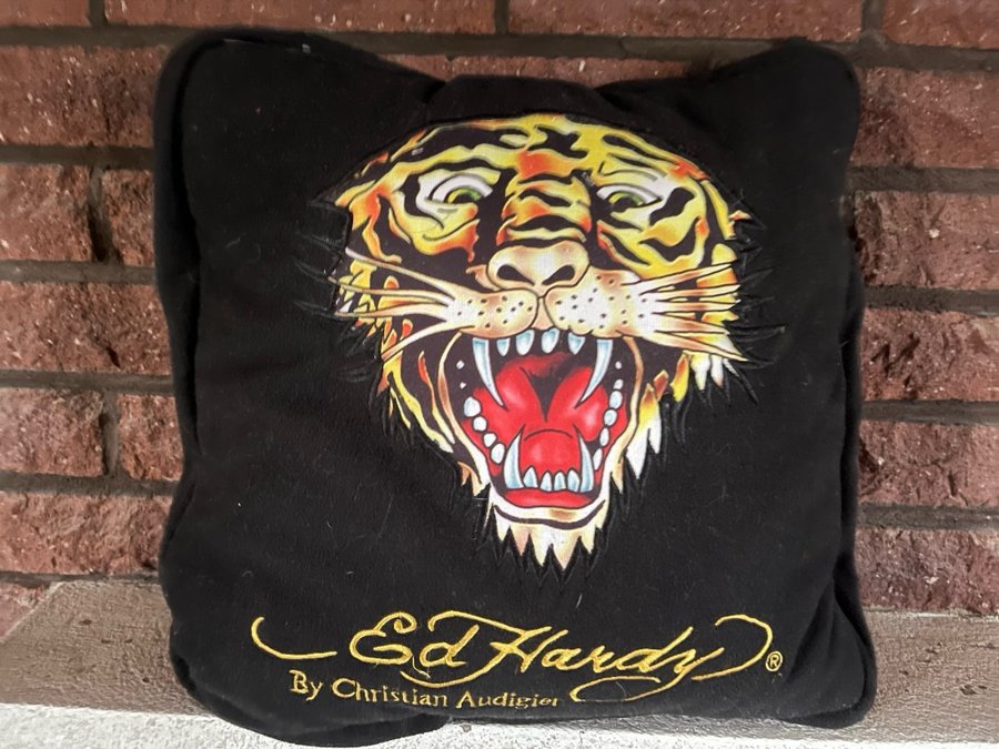 Ed Hardy by Christin Audigier resefilt filt kudde sittdyna i ett Tiger 157x118cm