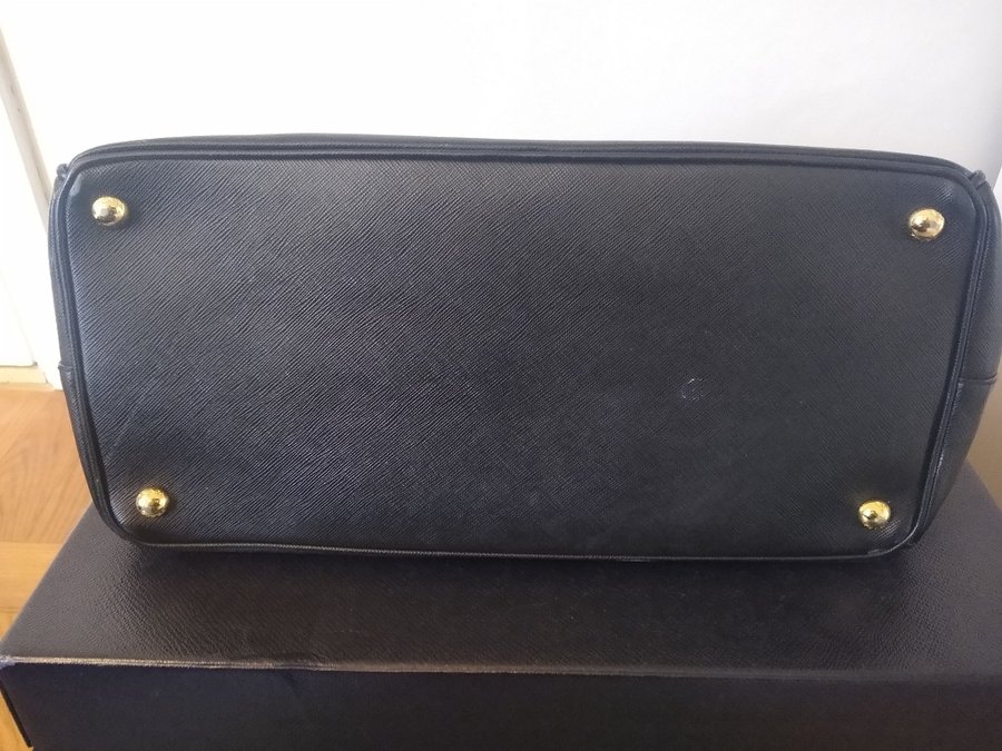 Large Prada Galleria Saffiano Lux bag