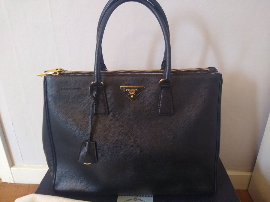 Large Prada Galleria Saffiano Lux bag