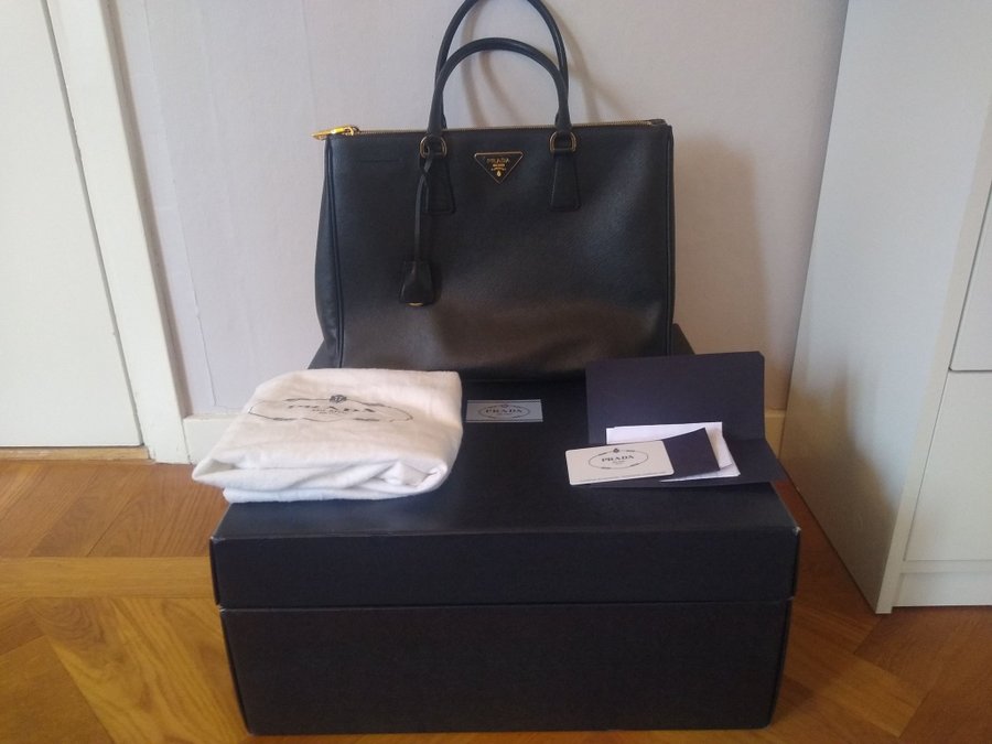 Large Prada Galleria Saffiano Lux bag