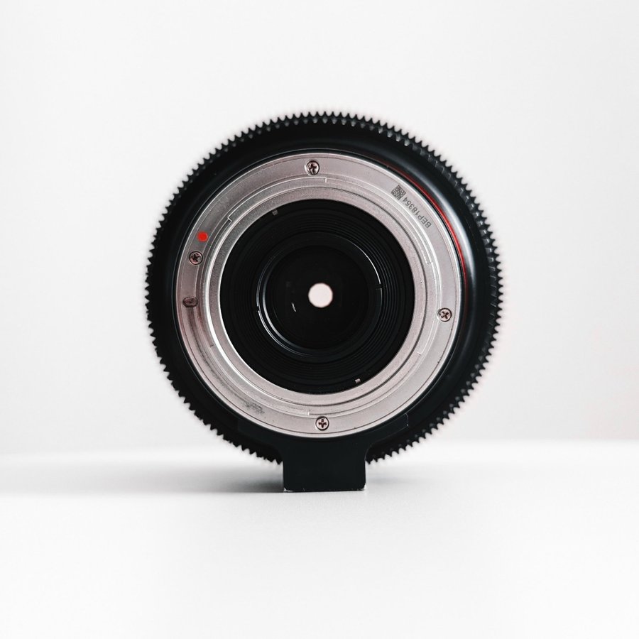 XEEN Cinema Lens 16mm T26 EF inkl originaltillbehör