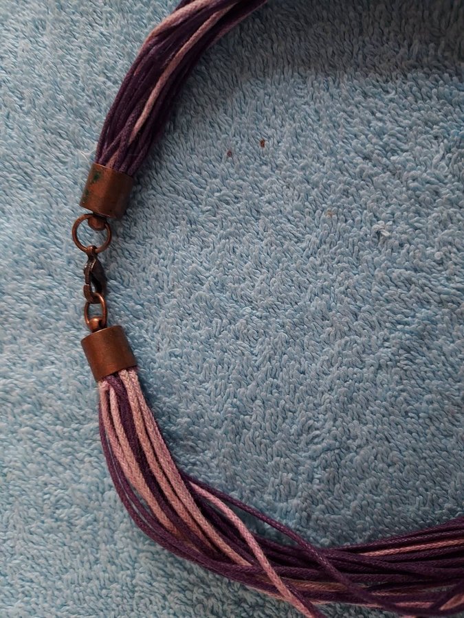 Halsband med Hänge ROSA/LILA längd ca 42 cm