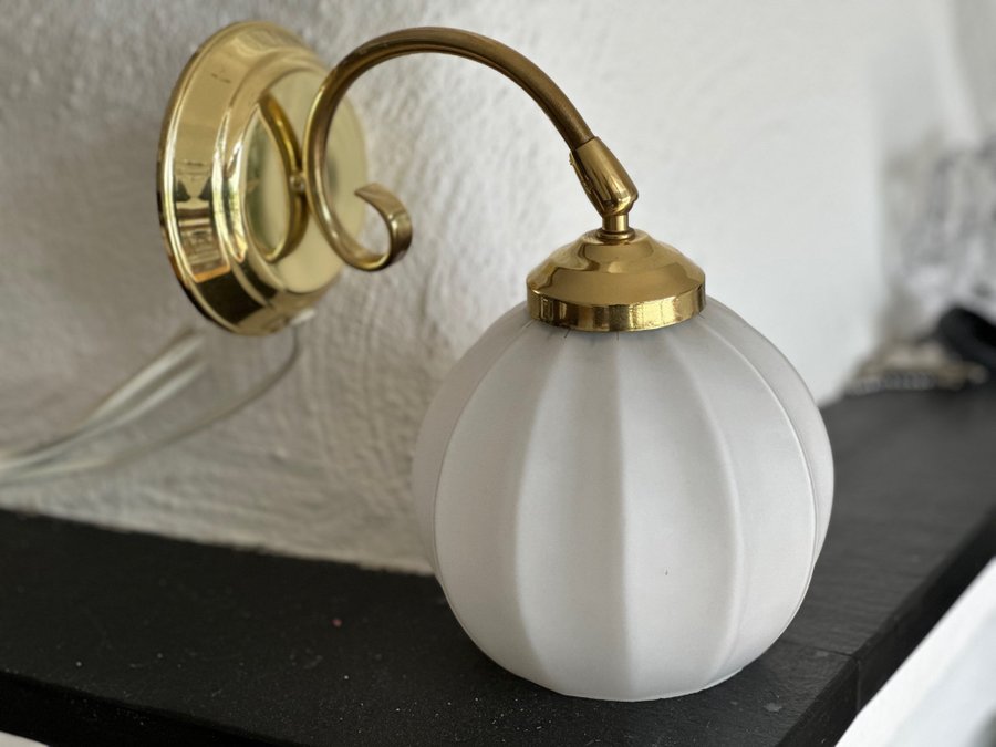 Lampa - Art Deco - Mässing - Opalglas - Konsthantverk AB - Tyringe