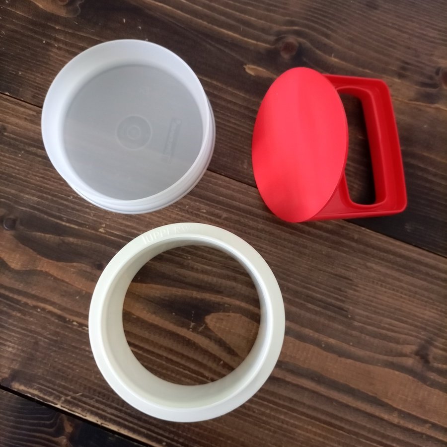 Ny Tupperware hamburgerpress med stapelbara frysburkar