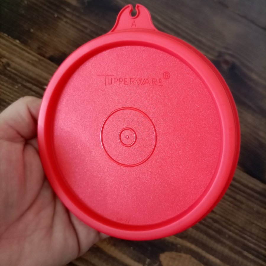 Ny Tupperware hamburgerpress med stapelbara frysburkar