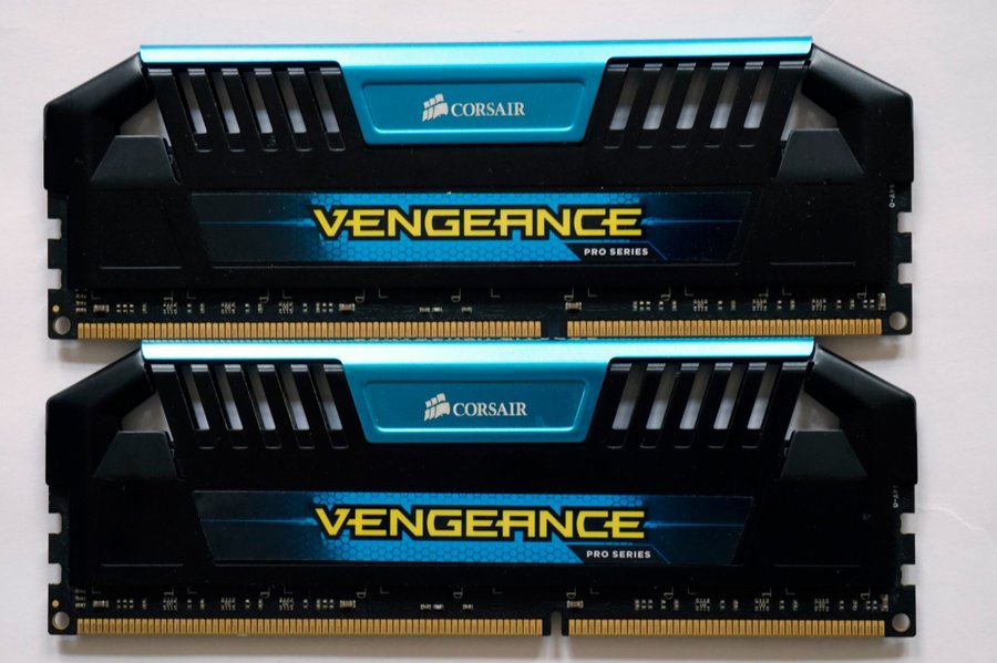 16GB (2x8GB) DDR3-1600 MHz Corsair Vengeance CMY16GX3M2A1600C9B 1600MHz