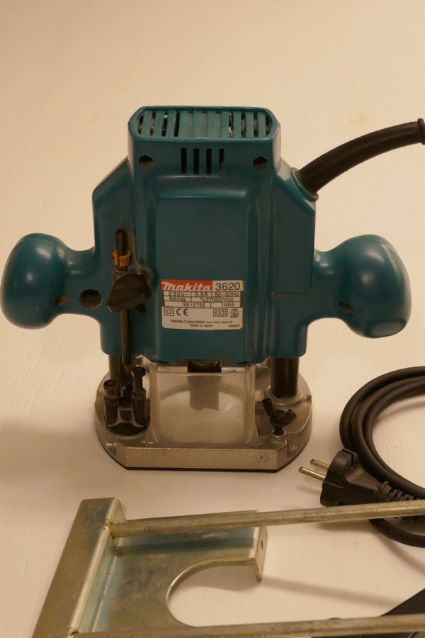 Makita 3620 handöverfräs