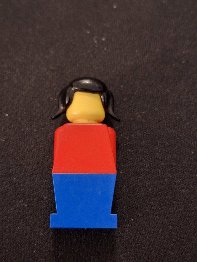 LEGO LEGOLAND: old034 Legoland - Red Torso, Blue Legs, Black Pigtails Hair