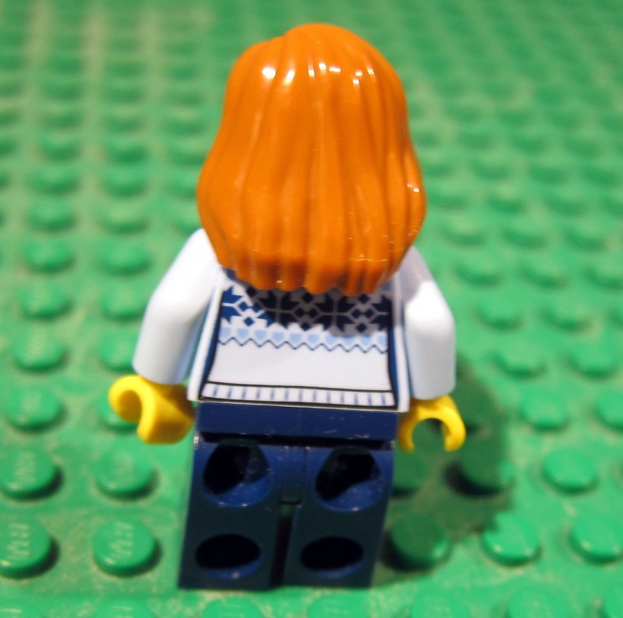 LEGO figur tjej flicka Stickad tröja brunt hår