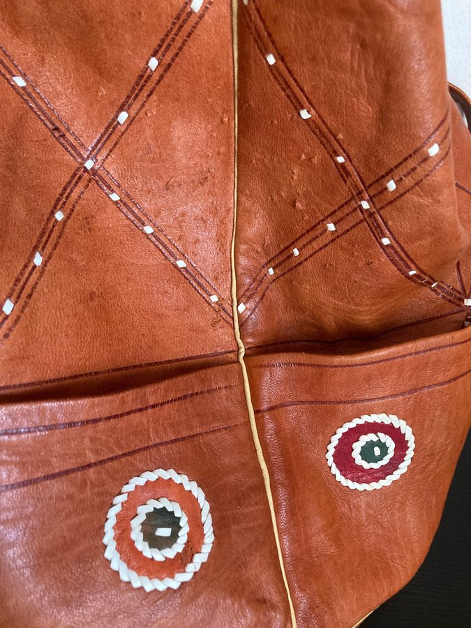 Cognacbrun bucket bag i läder skinn bohemisk boho vintage retro hippie