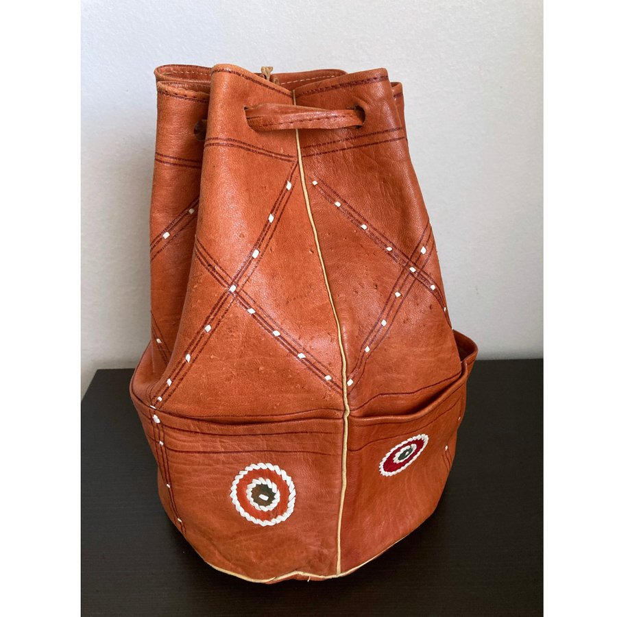 Cognacbrun bucket bag i läder skinn bohemisk boho vintage retro hippie