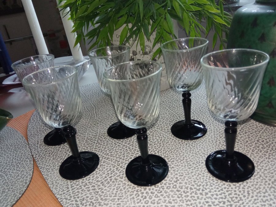 Sex (+1) vintage likör/spritglas Luminarc France Onyx Black