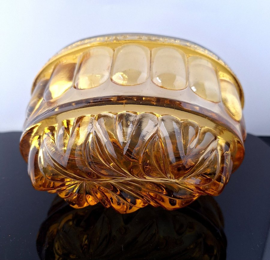 KULT Jelloform - Vintage Glasform Jello England Antikpressad Amber 1900-tal