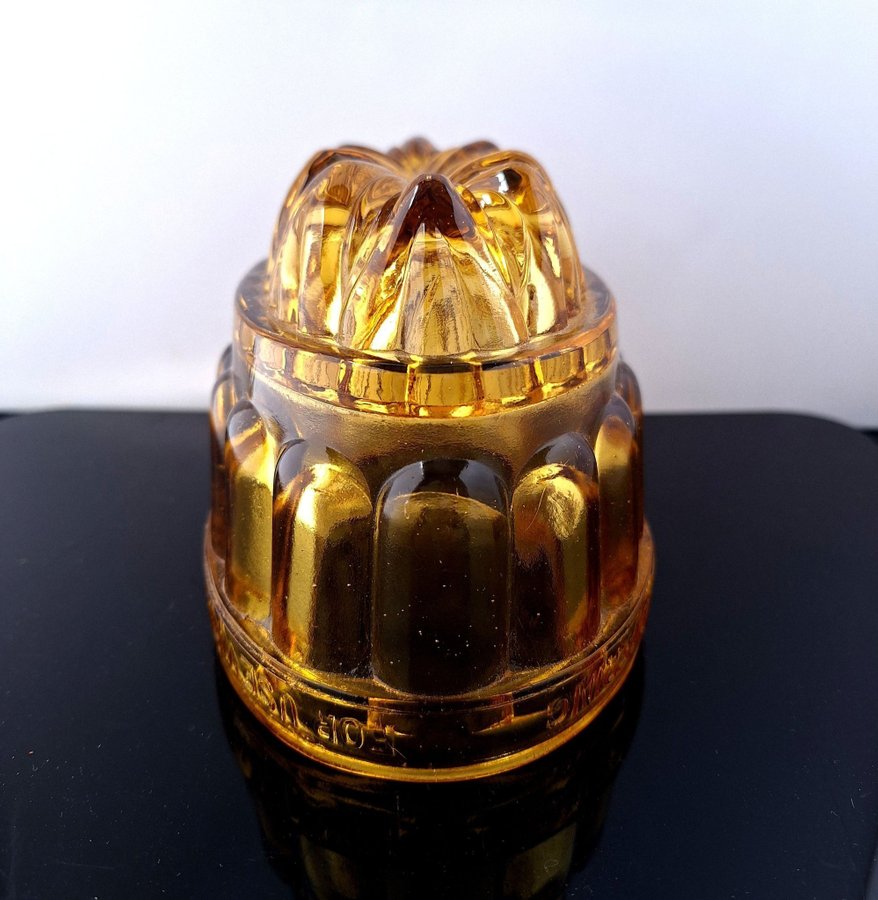 KULT Jelloform - Vintage Glasform Jello England Antikpressad Amber 1900-tal