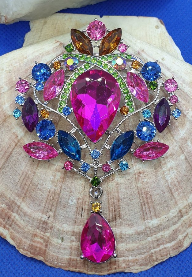Brosch - Stor underbar Kristallbrosch med vackra kristaller (Riktigt Kunglig)