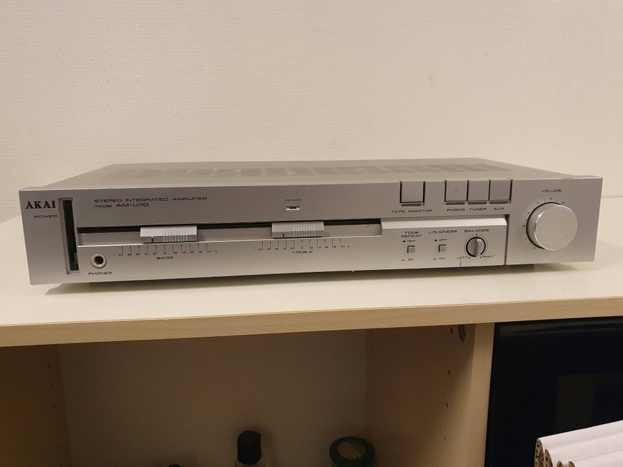 AKAI AM-U110