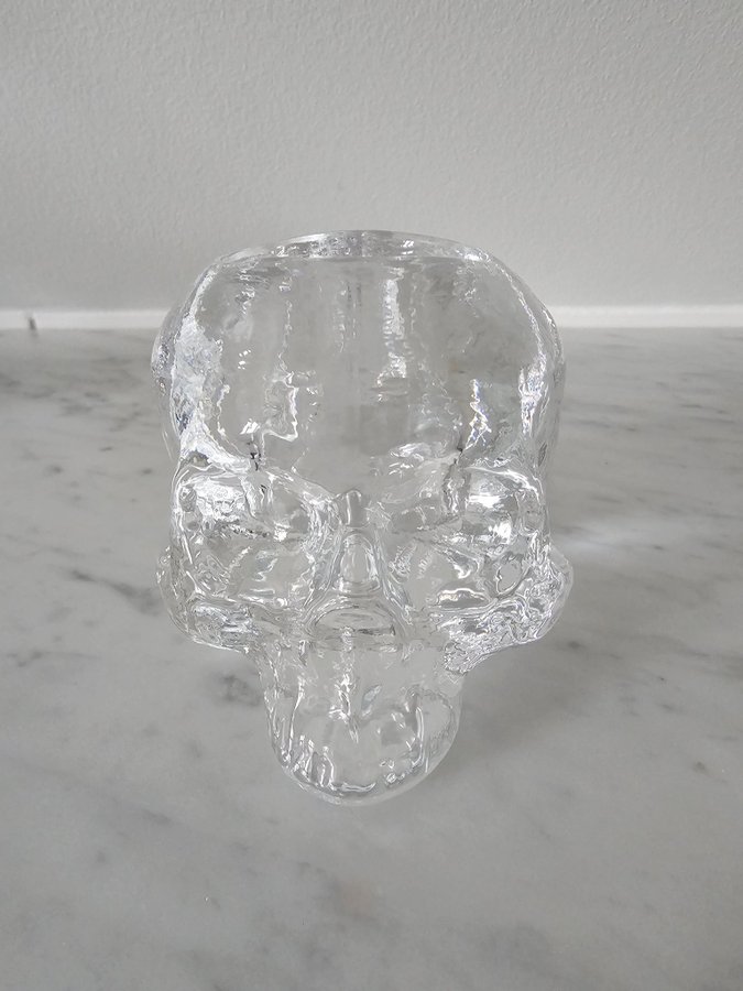 Kosta Boda skull