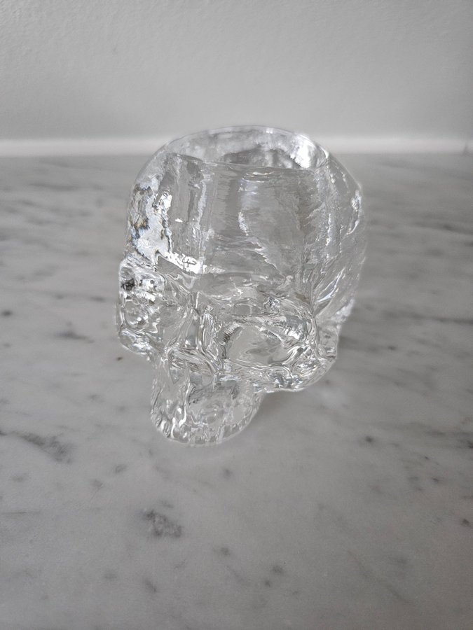 Kosta Boda skull