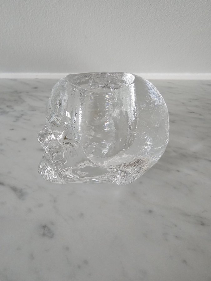 Kosta Boda skull