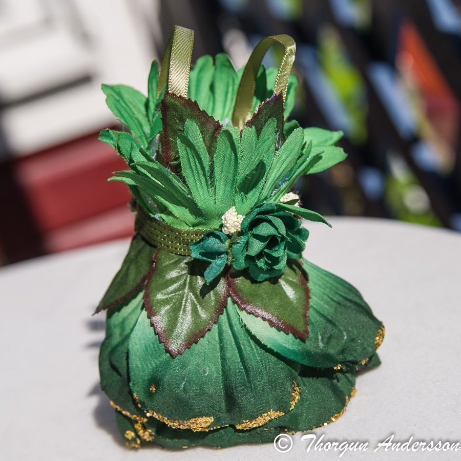1 Fairy-dress rönt o guld blomster-klänning Fairy-garden Älvor miniatyrer