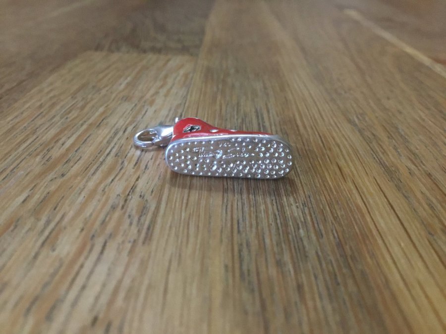 Exklusiv Röd Sneaker charm Sko berlock i Sterling silver av Thomas Sabo