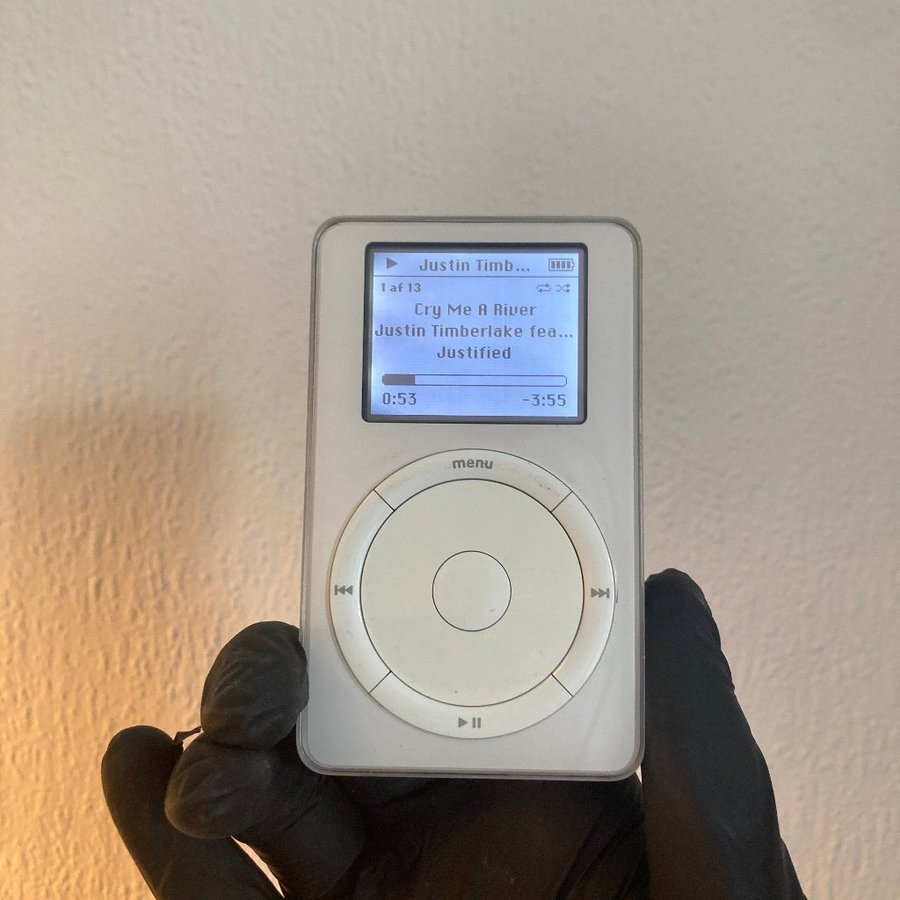 Apple iPod Classic 2nd Generation (10GB White) Good Condition!