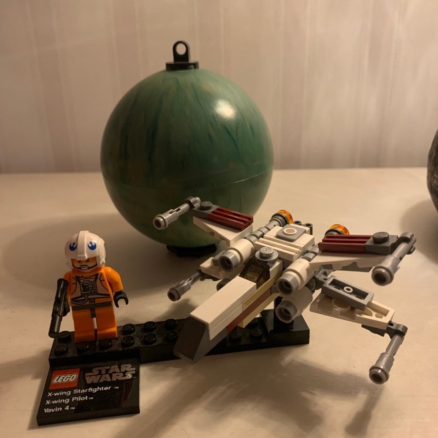 Julkula från Lego - Star Wars - x-wing Starfighter pilot och Yavin 4