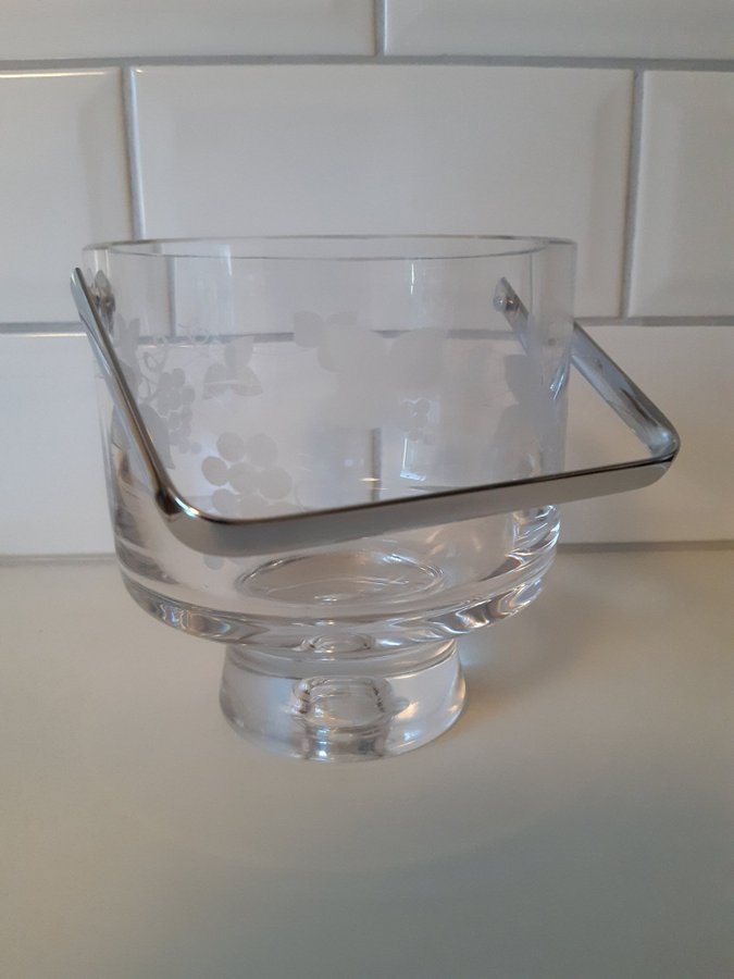 Vacker ishink i glas med etsad dekor