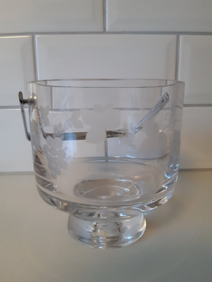 Vacker ishink i glas med etsad dekor