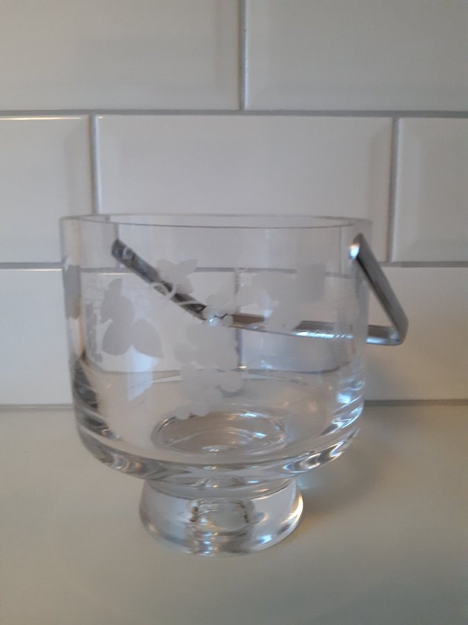 Vacker ishink i glas med etsad dekor