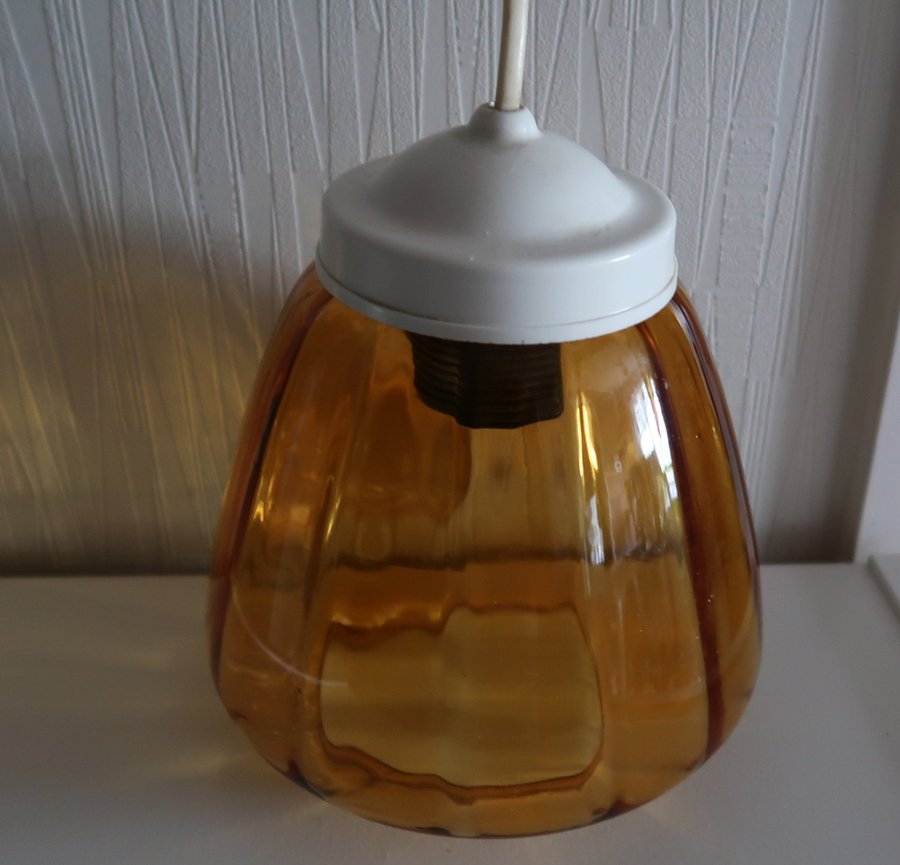Hallampa taklampa lampa vintage 60-tal med härlig glaskupa